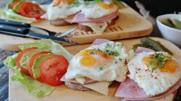 Fried eggs ham