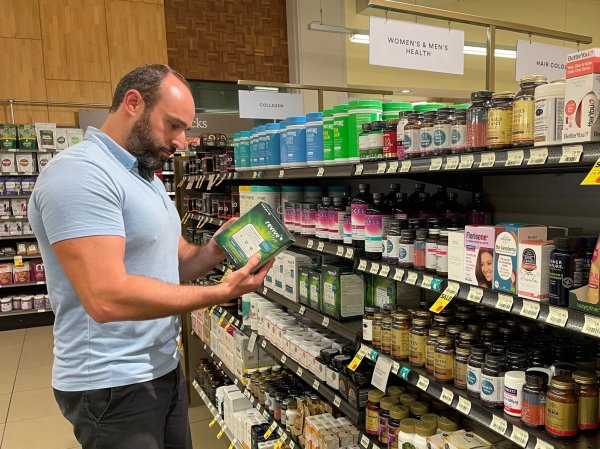Me checking which ingredients that have been used in supplement products supplements